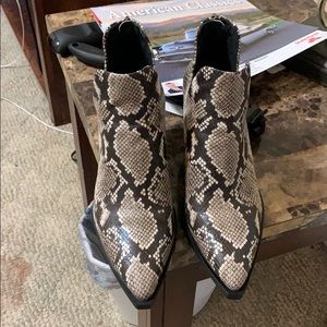 Vince Camuto Snakeskin Bootie Size 8.5